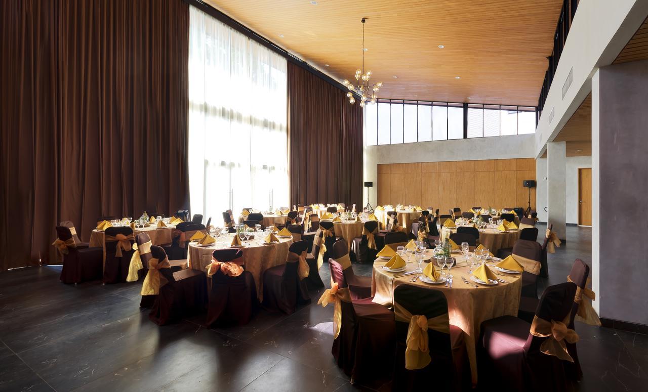 Aviary Bintaro Hotel Serpong Eksteriør billede