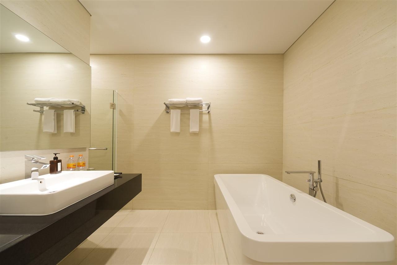 Aviary Bintaro Hotel Serpong Eksteriør billede